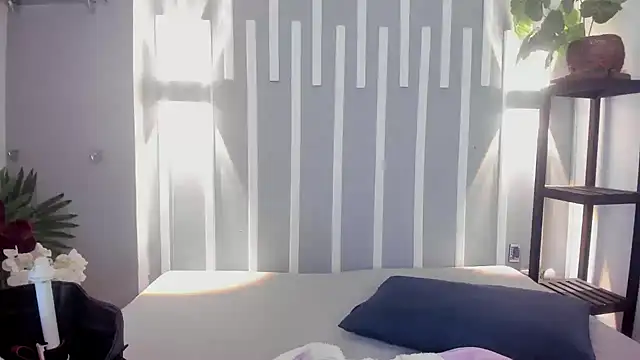 Snapshot of Sophy_SmileSweet chatting on February 4, 11:38 am Sophy SmileSweet online show from February 4, 11:38 am