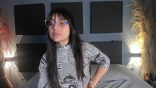 Snapshot of Sophy_SmileSweet chatting on February 6, 11:43 am Sophy SmileSweet online show from February 6, 11:43 am