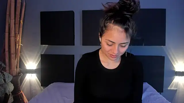 Snapshot of Sophy_SmileSweet chatting on February 8, 12:06 pm Sophy SmileSweet online show from February 8, 12:06 pm