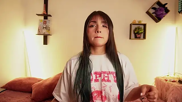 Snapshot of Sophy_SmileSweet chatting on October 17, 1:35 pm Sophy SmileSweet online show from October 17, 1:35 pm