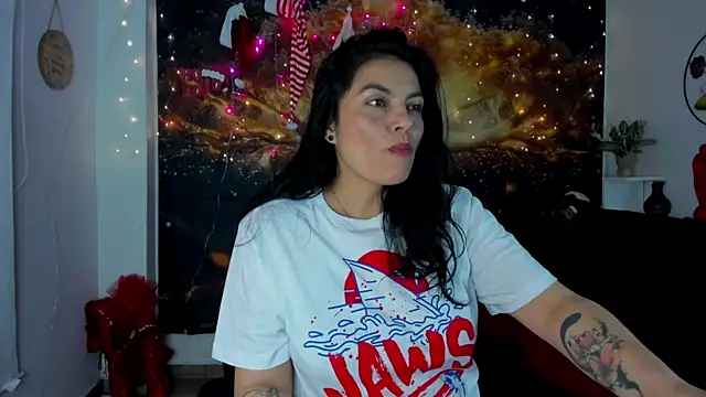 Snapshot of Lust_Mom41 chatting on December 27, 5:31 am Lust Mom41 online show from December 27, 5:31 am