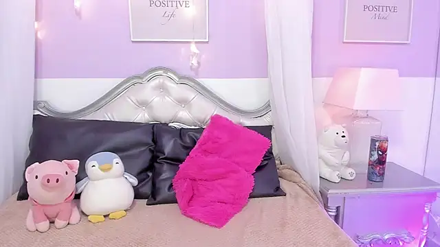 AlanaJones1 online show from March 20, 7:14 am