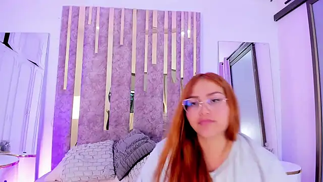 LeahxBarker online show from March 18, 5:09 am