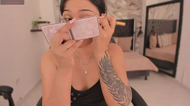 renee shelby  online show from April 10, 8:35 pm