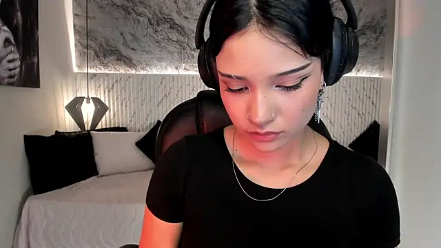 Snapshot of renee_shelby_ chatting on July 3, 7:31 pm renee shelby online show from July 3, 7:31 pm