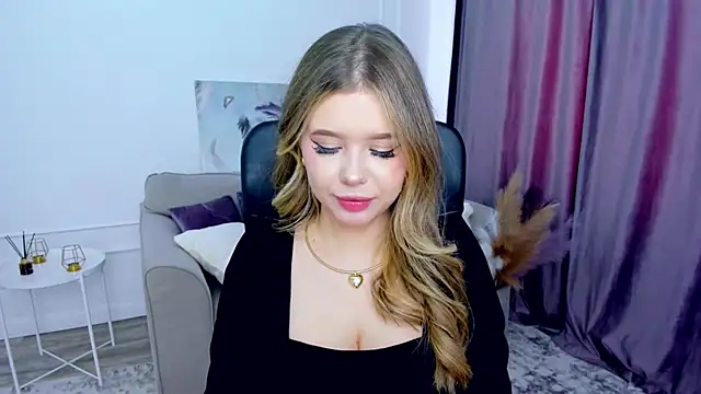 FollowLovee online show from March 1, 11:50 am