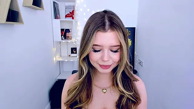 FollowLovee online show from March 19, 5:50 pm