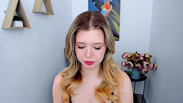 FollowLovee online show from February 23, 7:33 pm