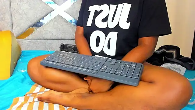 EvaxEmma online show from March 17, 6:21 pm