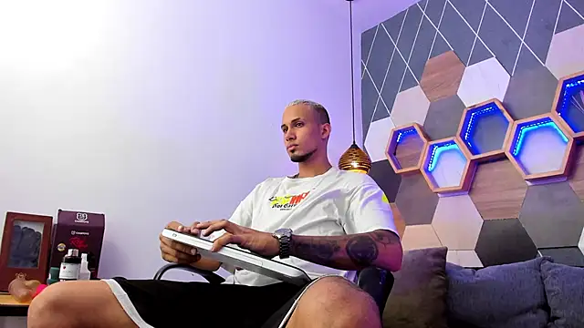 MagnusFrost online show from January 29, 8:04 pm