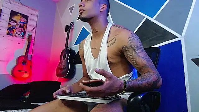 MagnusFrost online show from September 18, 3:30 am