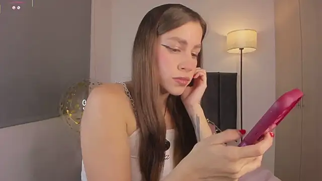 Snapshot of LynnSam_ chatting on October 12, 9:47 pm LynnSam online show from October 12, 9:47 pm