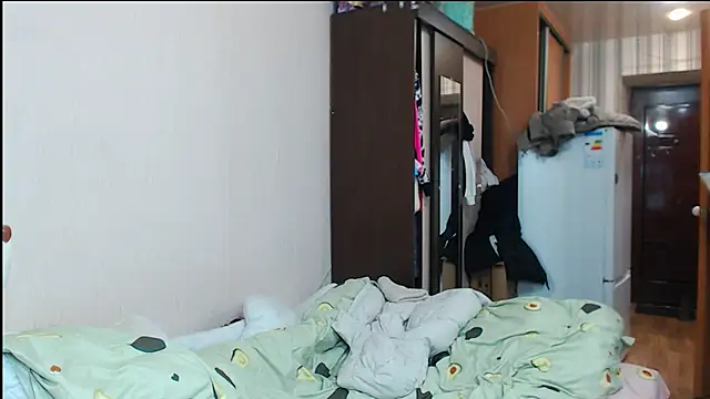 leila bambi  online show from December 31, 8:37 am