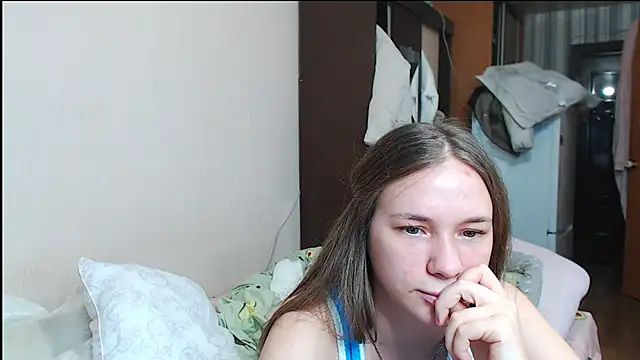 leila bambi  online show from January 10, 7:11 pm