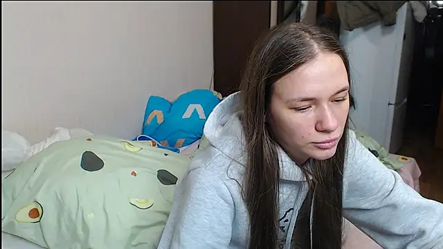 leila bambi  online show from January 15, 8:05 pm