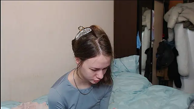 leila bambi  online show from February 16, 7:05 pm