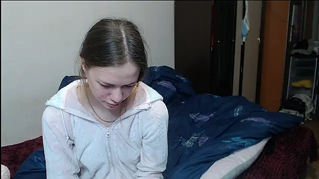 leila bambi  online show from March 14, 6:50 pm