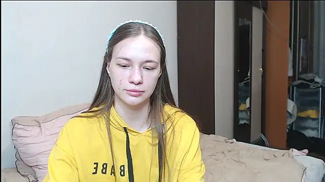 leila bambi  online show from March 18, 3:31 am