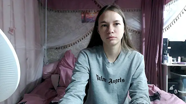 leila bambi  online show from December 2, 7:31 pm