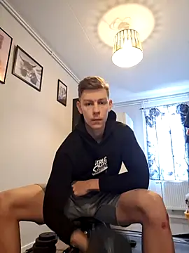 Snapshot of Dixon_Wixon chatting on February 24, 12:36 pm Dixon Wixon online show from February 24, 12:36 pm