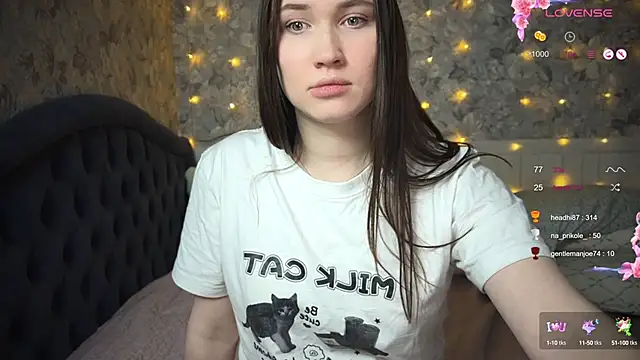 ChloeMillerMeow online show from February 21, 6:15 pm