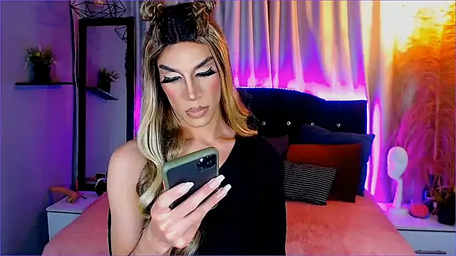 camila hootie online show from December 22, 3:44 am