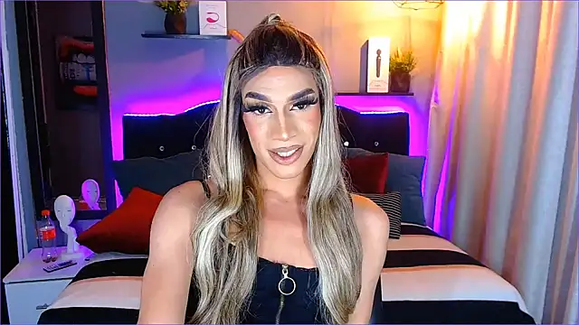 camila hootie online show from January 23, 8:25 am