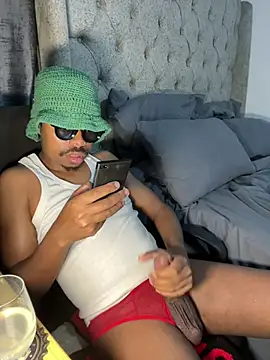 Snapshot of JaroDawg47 chatting on July 1, 7:57 pm JaroDawg47 online show from July 1, 7:57 pm