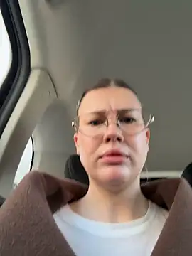 RinaCat online show from March 31, 5:19 am