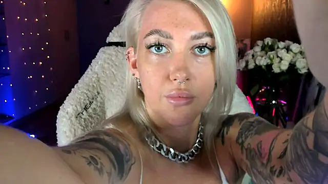 Snapshot of tykioty_Miley chatting on July 3, 3:40 pm tykioty Miley online show from July 3, 3:40 pm
