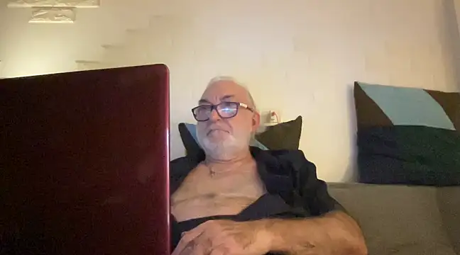 Snapshot of EroticVenetian chatting on February 24, 10:47 pm EroticVenetian online show from February 24, 10:47 pm
