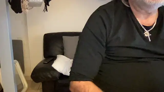 Snapshot of EroticVenetian chatting on March 8, 3:35 pm EroticVenetian online show from March 8, 3:35 pm