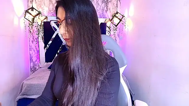 Karla hernandez  online show from October 18, 11:33 am