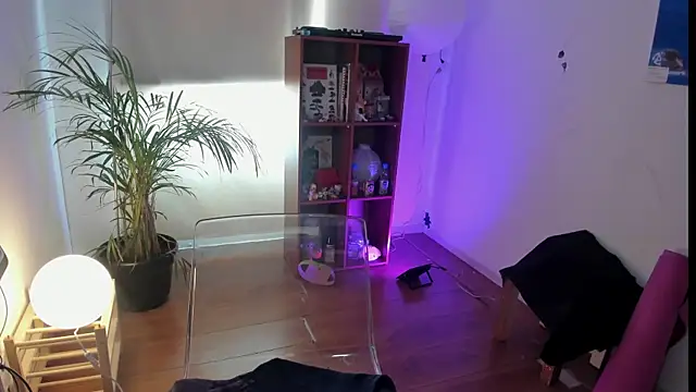 droolingdollfacee online show from April 14, 8:37 pm