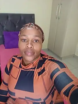 curvycloe1 online show from February 16, 6:54 am