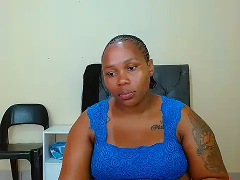 curvycloe1 online show from March 10, 8:59 am