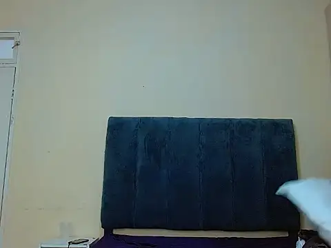 curvycloe1 online show from October 10, 6:34 am