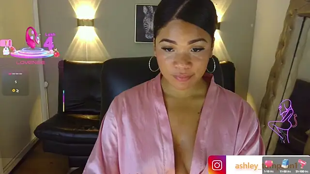 ashley Tompson1 online show from March 21, 6:40 pm