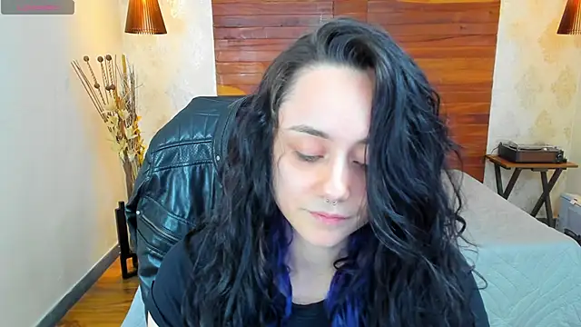 Snapshot of KatherineBond chatting on December 21, 9:04 pm KatherineBond online show from December 21, 9:04 pm