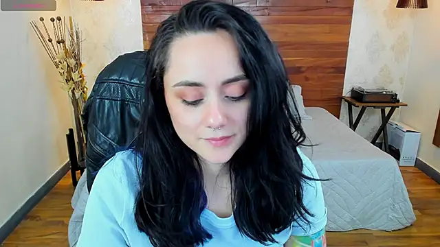 Snapshot of KatherineBond chatting on December 28, 12:04 am KatherineBond online show from December 28, 12:04 am