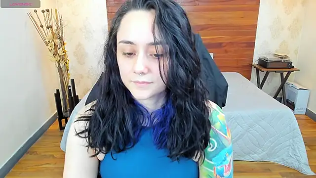 Snapshot of KatherineBond chatting on January 3, 12:22 am KatherineBond online show from January 3, 12:22 am