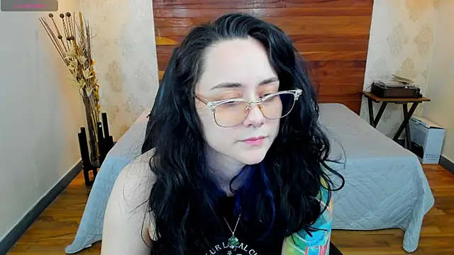Snapshot of KatherineBond chatting on January 3, 10:08 pm KatherineBond online show from January 3, 10:08 pm