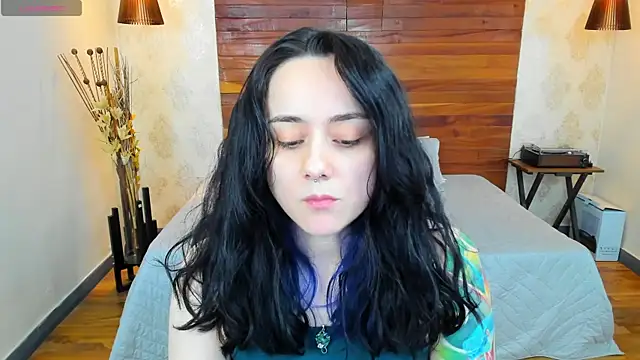 Snapshot of KatherineBond chatting on January 4, 8:59 pm KatherineBond online show from January 4, 8:59 pm