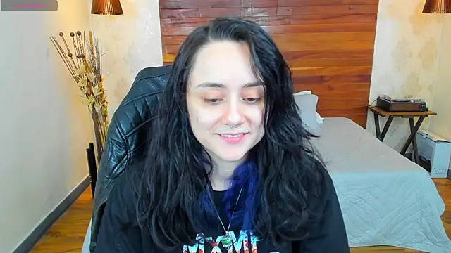 Snapshot of KatherineBond chatting on January 5, 10:19 pm KatherineBond online show from January 5, 10:19 pm