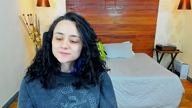 Snapshot of KatherineBond chatting on January 10, 1:42 am KatherineBond online show from January 10, 1:42 am