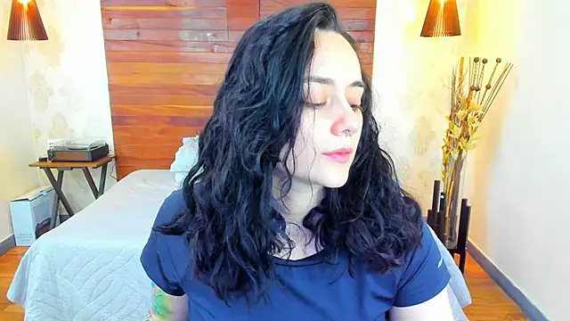 Snapshot of KatherineBond chatting on January 10, 10:15 pm KatherineBond online show from January 10, 10:15 pm