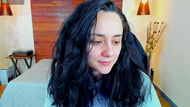 Snapshot of KatherineBond chatting on January 13, 10:03 pm KatherineBond online show from January 13, 10:03 pm