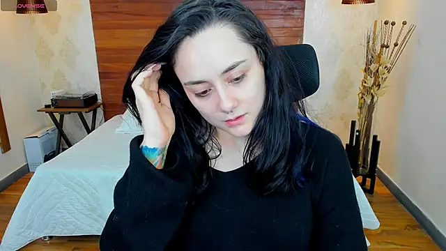 Snapshot of KatherineBond chatting on January 17, 10:34 pm KatherineBond online show from January 17, 10:34 pm