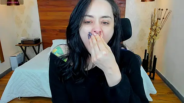 Snapshot of KatherineBond chatting on January 18, 1:41 am KatherineBond online show from January 18, 1:41 am