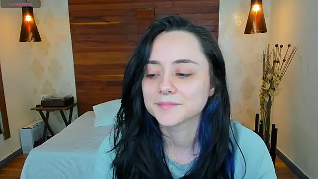 Snapshot of KatherineBond chatting on January 20, 10:37 pm KatherineBond online show from January 20, 10:37 pm